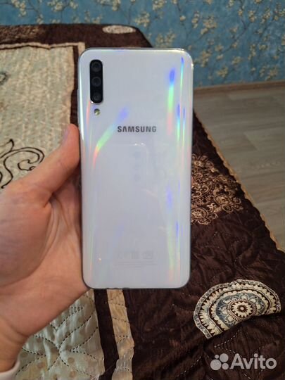 Samsung Galaxy A50, 4/64 ГБ