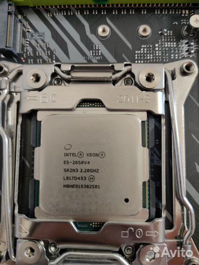 Материнская плата с процессором и памятью