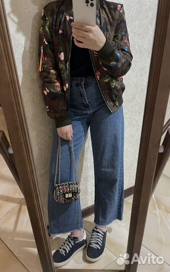 Бомбер, джинсы