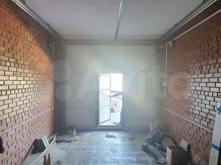 Гараж, > 30 м²