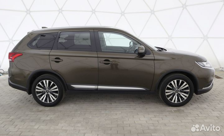 Mitsubishi Outlander, 2020