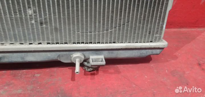 Ниссан Альмера n16 радиатор охлаждения с АКПП