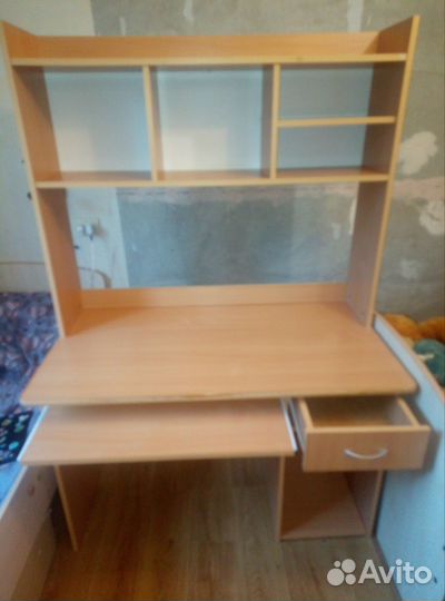 Продам компьютерный стол