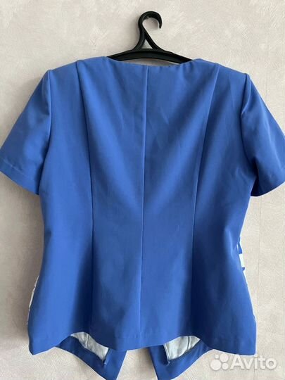 Костюмы женские