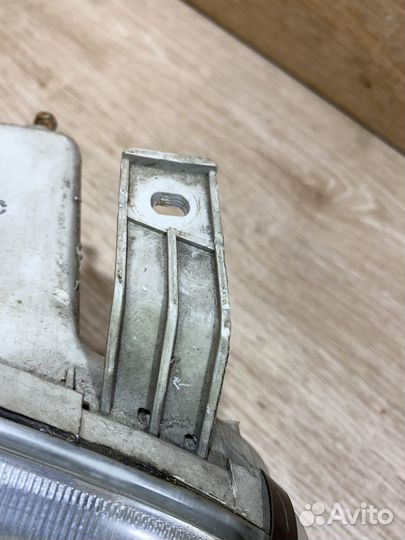 Фара передняя правая Suzuki Swift 2 142356