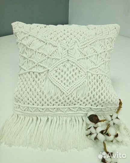 Подушка 40*40 выполнена в технике макраме