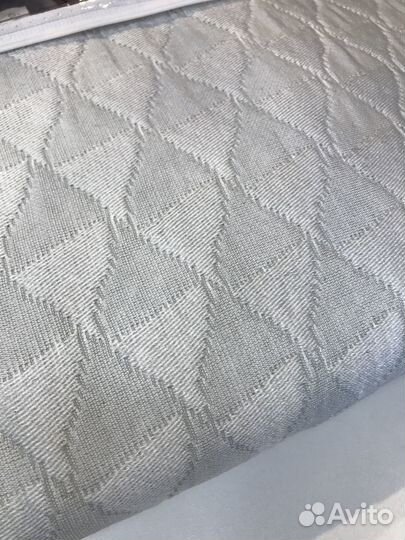 Серое жаккардовое покрывало