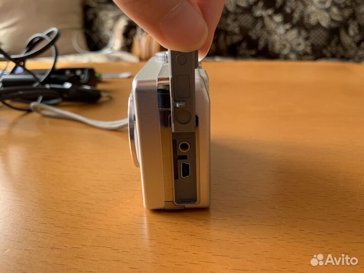 Цифровой фотоаппарат Sony DSC-W7