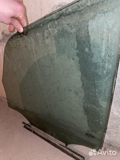 Стекло переднее правое w202