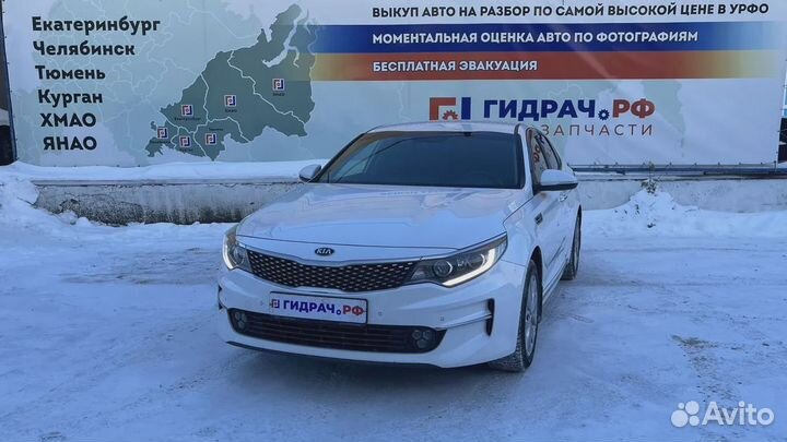 Стекло кузовное глухое правое Kia Optima (JF) 8782