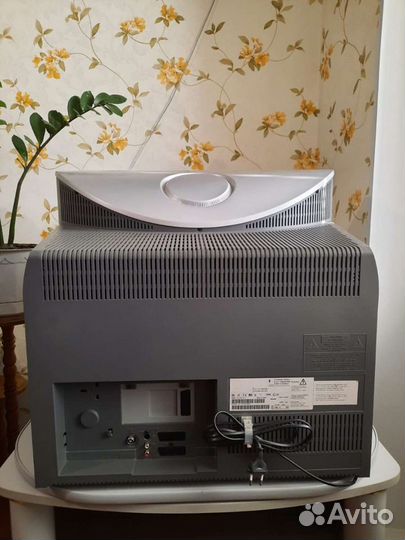 Продаётся телевизор Philips с тумбой