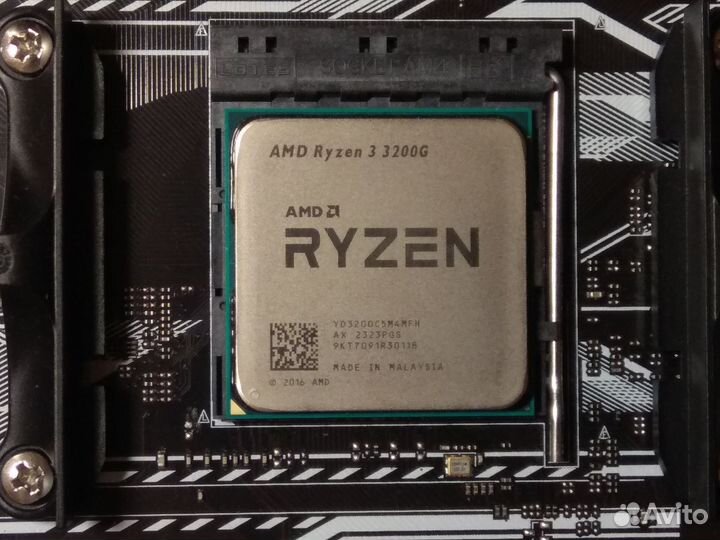 Процессор AMD Ryzen 3 3200G