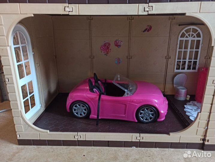 Большой кукольный домик с мебелью