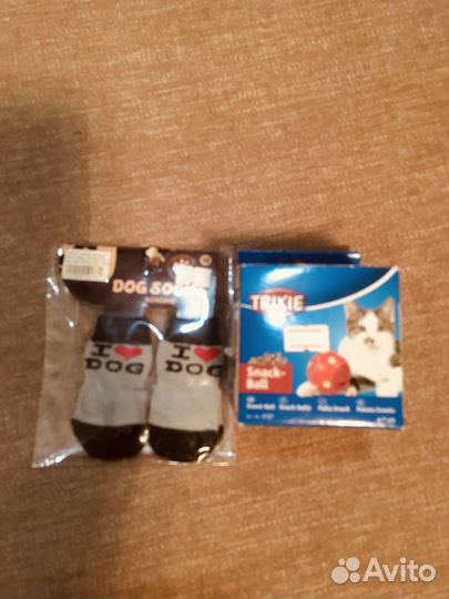 Носки для собак и мяч для лакомства кошачий