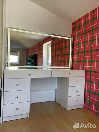 Туалетный столик на две тумбы