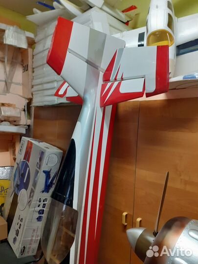 Радиоуправляемая модель самолёта Экстра с мотором