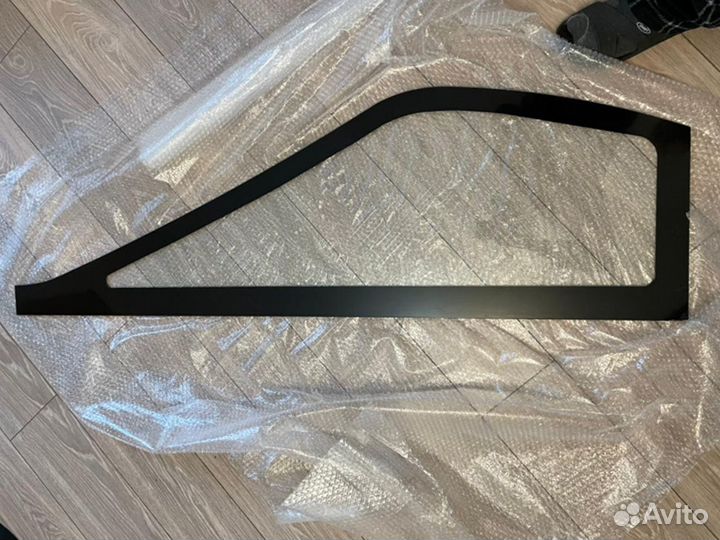 Стекло боковое левое переднее Johnston