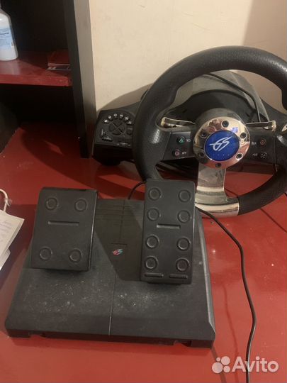 Игровой руль с педалями