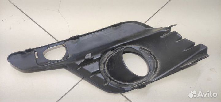 Рамка противотуманной фары правая Renault Sandero