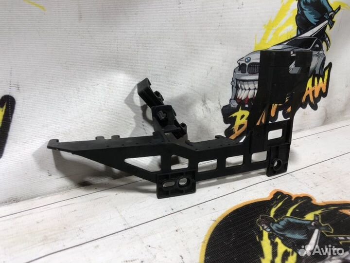 Кронштейн Audi A4 B5 APS 2001