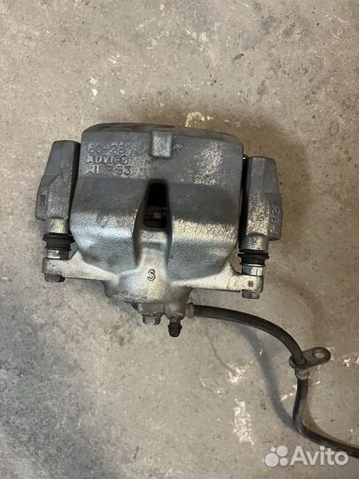 Тормозные суппорта передние камри V70 оригинал