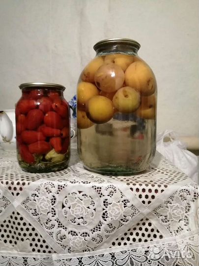 Маринованные огурцы и помидоры, тушёнка, каши