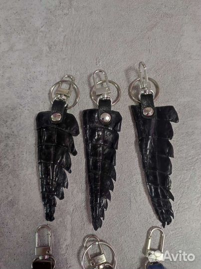 Брелок хвост крокодила