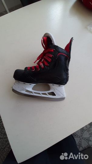 Хоккейные коньки bauer детские р.1 J1EE