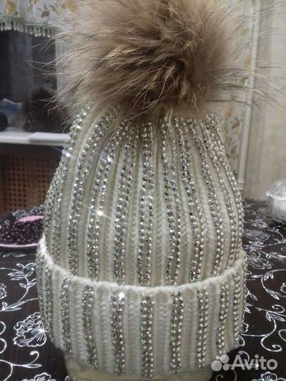 Шапка со стразами