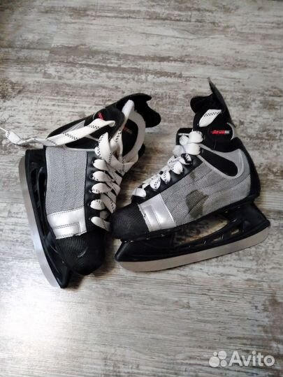 Коньки хоккейные