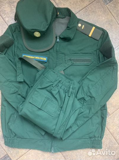 Военные брюки и кепка