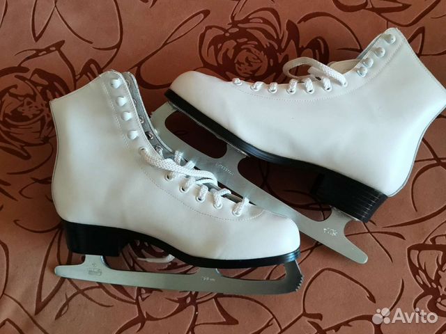 Коньки фигурные женские