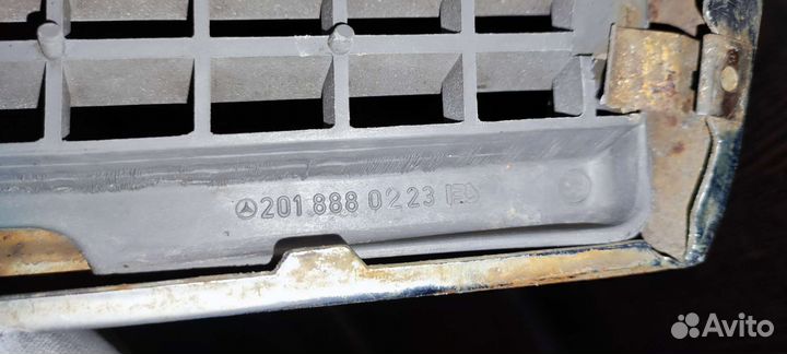 Решетка радиатора Мерседес 190