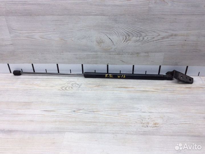 Амортизатор двери багажника левый Ford Focus 3 Х/Б