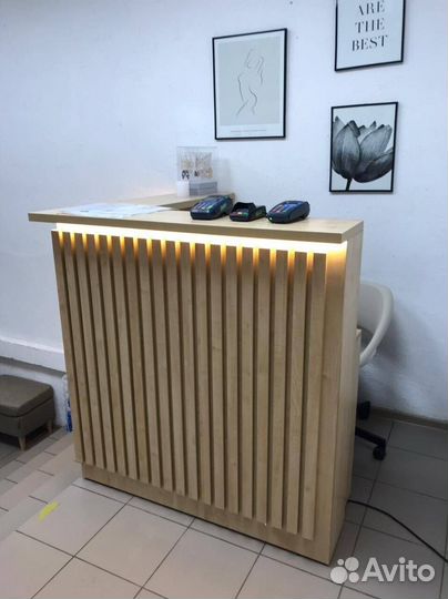 Стойки ресепшн