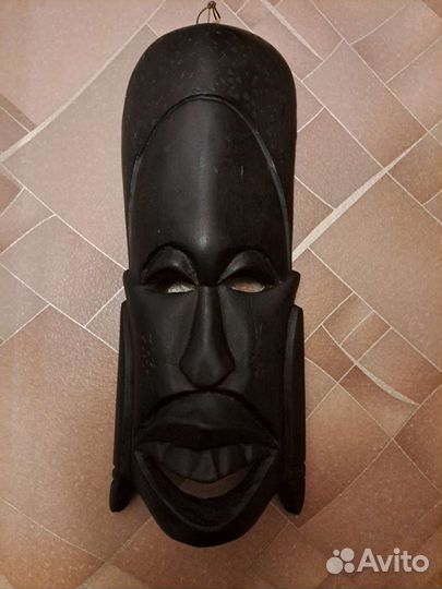 Африканская старинная маска из дерева