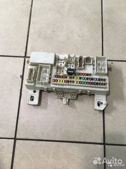 Блок предохронителей в салоне Mazda 3 BK