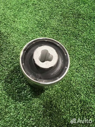 Сайлентблок передний Mercedes-Benz E-Class W212