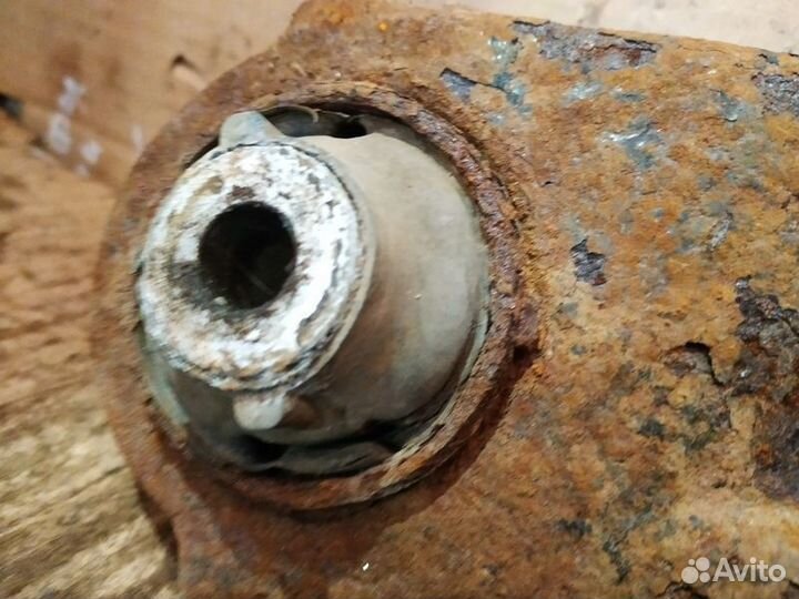 Рычаг передний правый Nissan Tiida