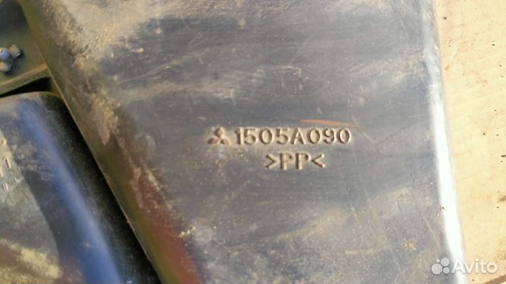 Воздухозаборник для Mitsubishi Outlander XL