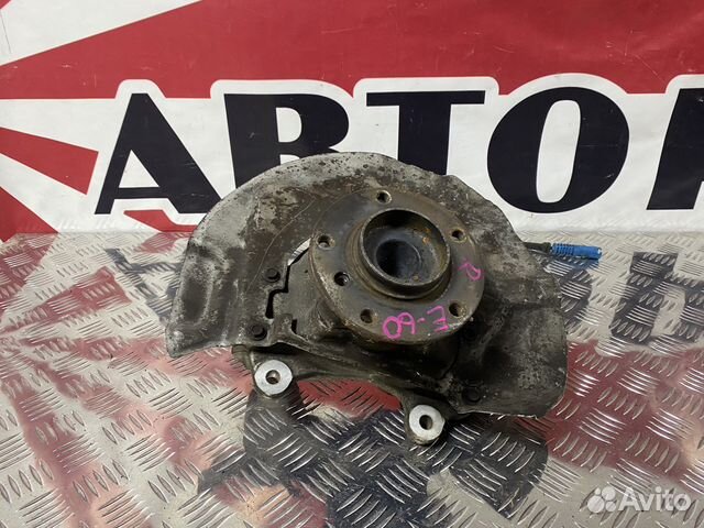 Кулак передний правый BMW E60