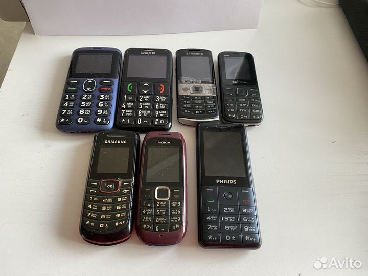 Телефон кнопочный(неисправны)