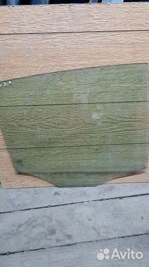 Стекло задней правой двери Гольф +