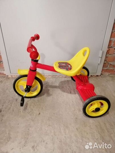 Трехколесный велосипед