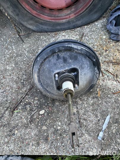 Вакумный уселитель тормозов е34