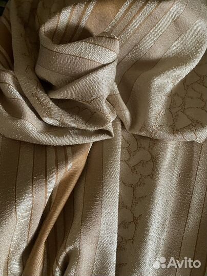 Шторы разные,скатерть