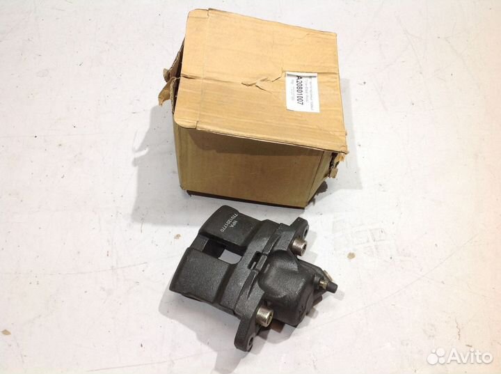 Суппорт передний правый (в сборе со скобой) Renaul