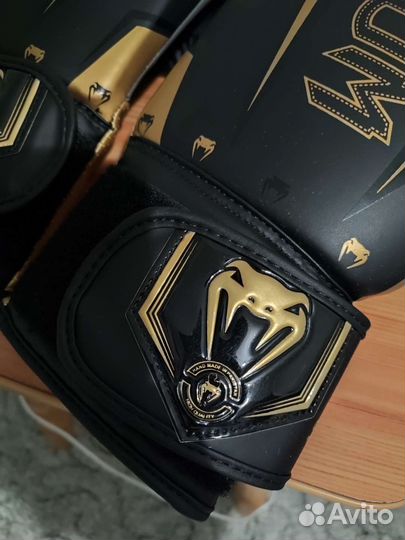 Боксерские перчатки Venum