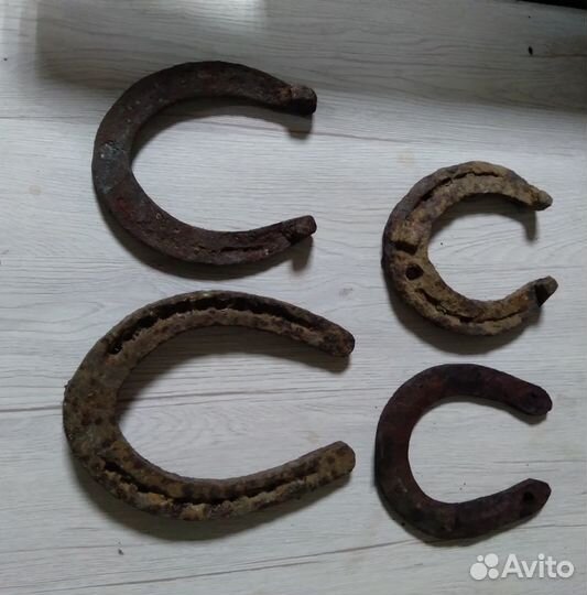 Удила старинные и конская утварь