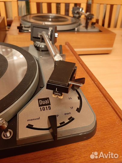 Проигрыватель винила Dual 1019